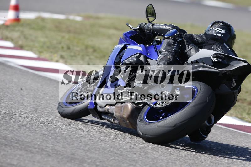 Archiv-2025/49 26.08.2025 Cornu Master School ADR/blau-bleu/0-5